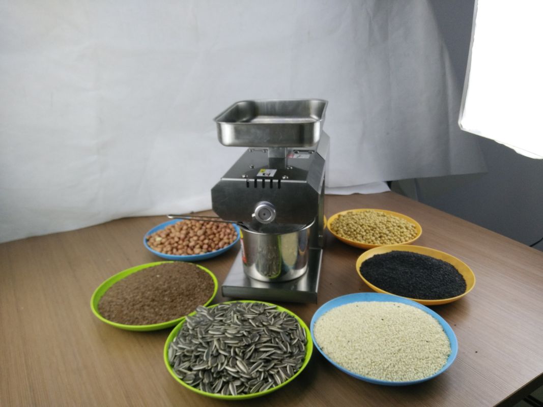 Family Type Food Oil Making Machine , Portable Oil Press Machine For Plant Seeds